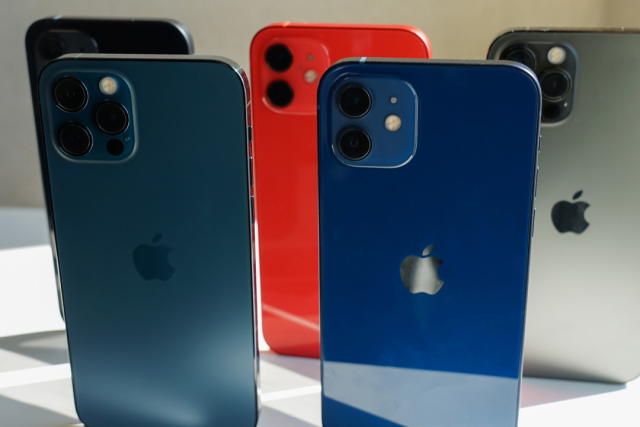 Iphone 12 12 Pro ブルーほか実機の色味を検証 Product Redは思ったほど赤くない Engadget 日本版