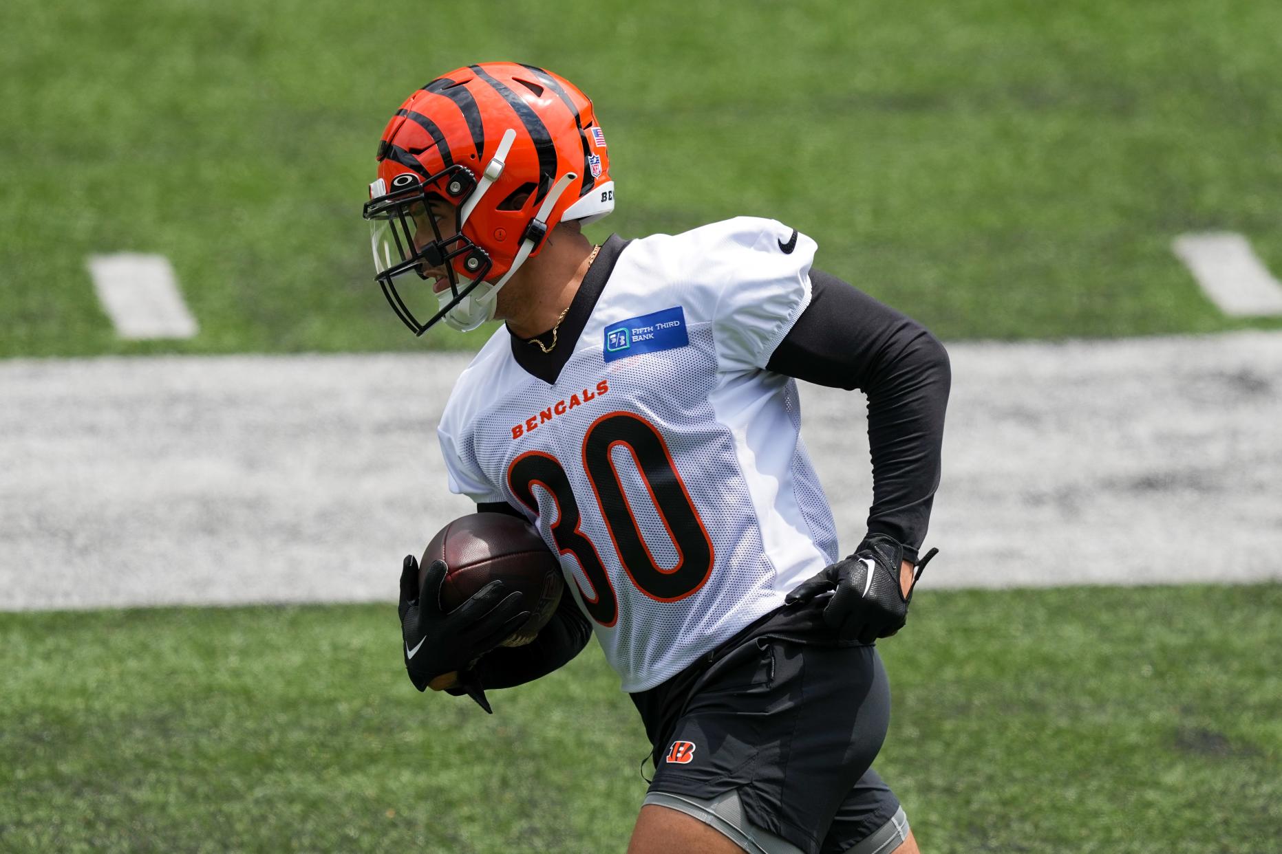 Chase Brown #30 of the Cincinnati Bengals has fantasy value