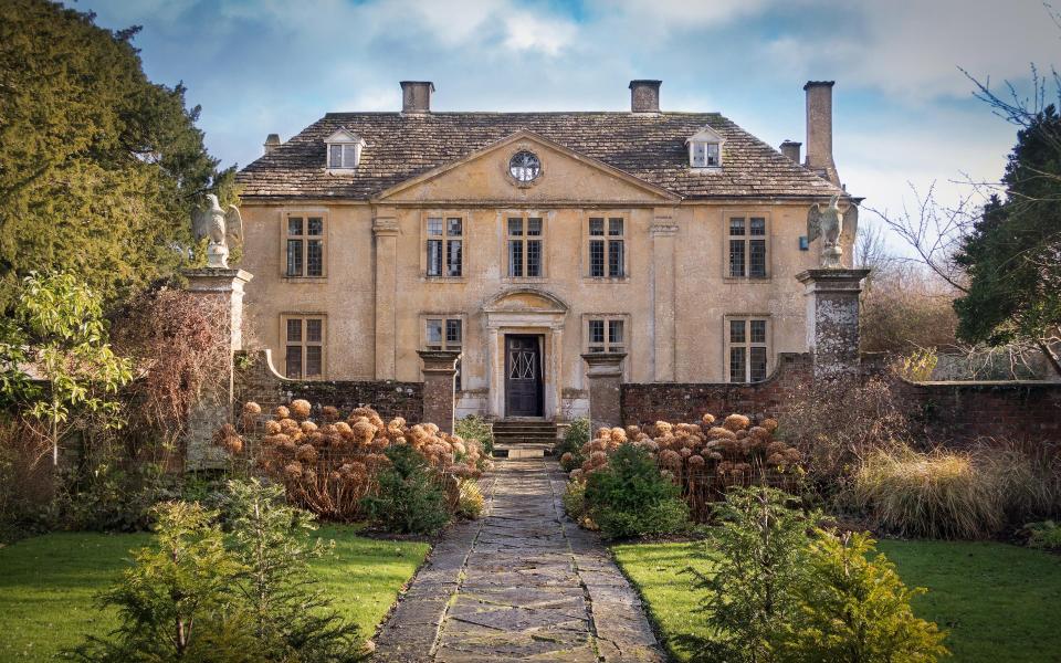 Tintinhull House in Somerset, set within exquisite garden - Mike Henton