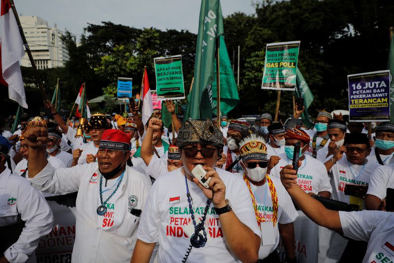 Indonesian palm oil farmers protest demanding the government to end the palm oil export ban, in Jakarta