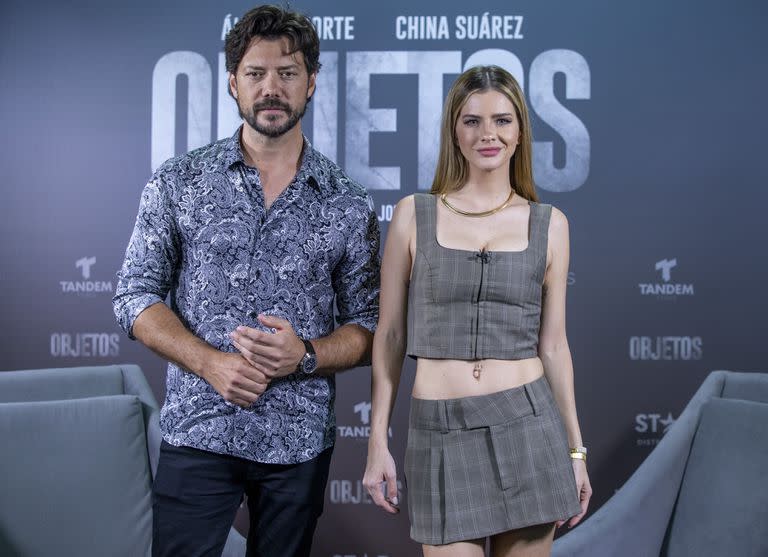 Álvaro Morte y Eugenia Suárez en la presentación para la prensa del film Objetos 