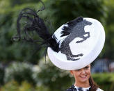 Speaking of betting, one lady had a brilliant idea to offset her losses: get her headwear sponsored by a major high street bank. And if she didn't, then she missed a trick.