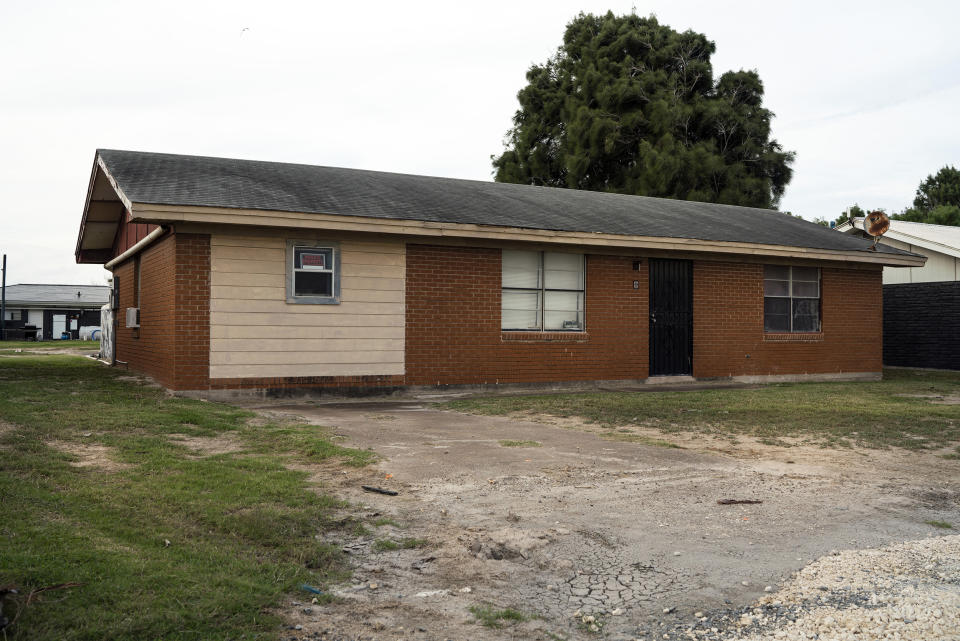 Image: Celia Johnson’s rental home in Boca Chica Village in Brownsville, Texas on Dec. 5, 2021. (Verónica G. Cárdenas for NBC News)