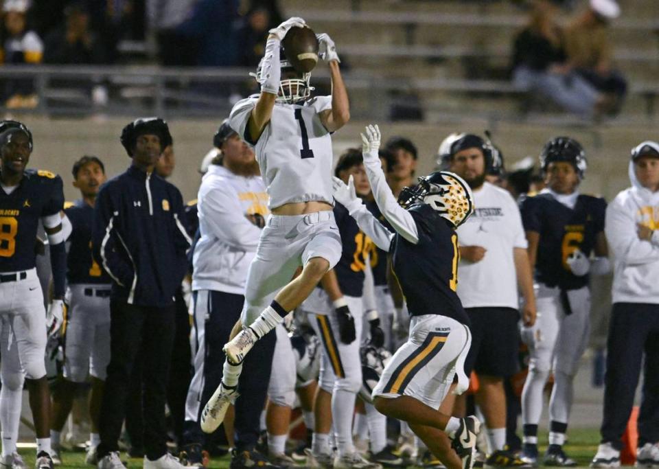 Redwood’s Evan Galley hauls in a catch covered by Sunnyside’s Kayden Nhean, right, in the Central Section D2 playoff game Friday, Nov. 3, 2023 in Fresno. Sunnyside won the game 39-21.