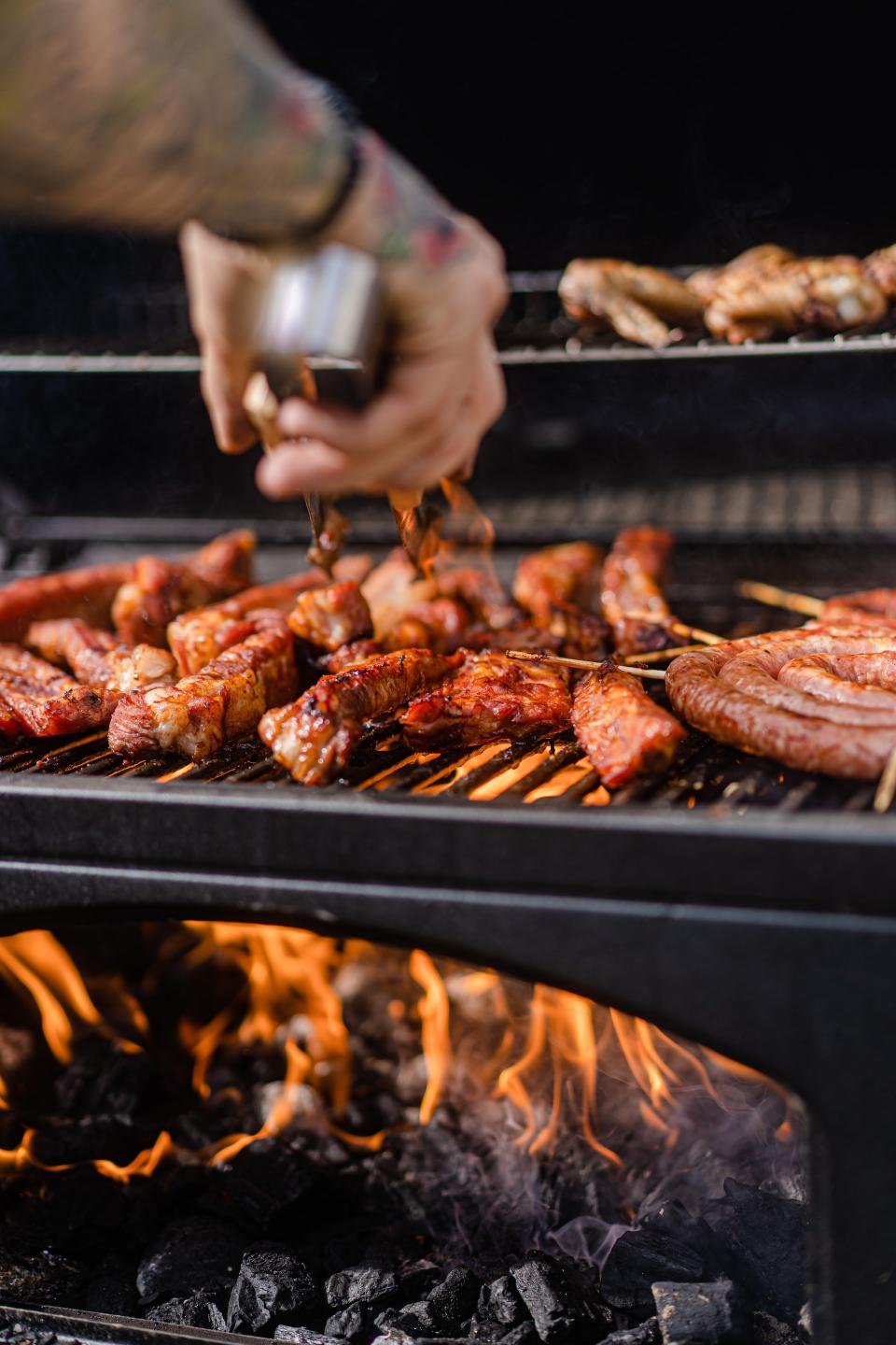 常吃煙燻燒烤類食物，可能提高胃癌的發生。（示意圖／Unsplash）