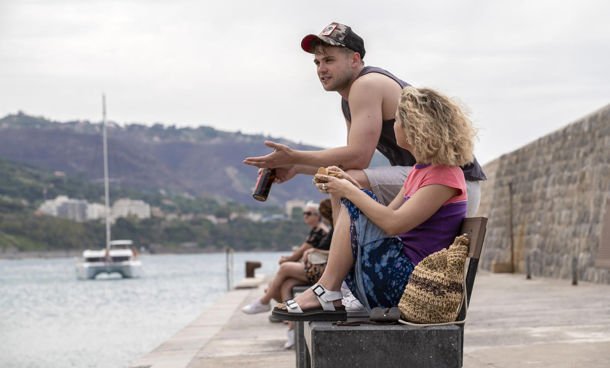 Haley Lu Richardson as Portia, Leo Woodall as Jack in 