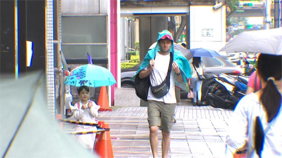 雨彈狂砸！鋒面來襲水氣足　北台灣7縣市大雨特報