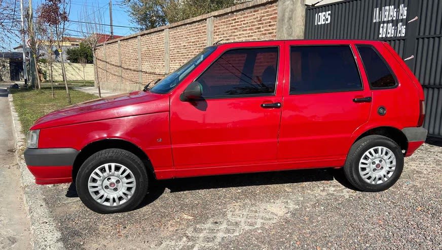 Fiat Uno cinco puertas.