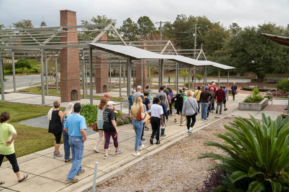 On Dec. 11, the approximately .8-mile walk began on the steps of the historic Walker Library (Bar 1903) with stops at the Knott House, The John. G. Riley House Center & Museum, Smokey Hollow and Cascades Park.