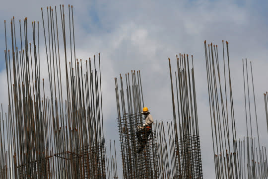 <p>A worker is seen at a construction site in Phnom Penh, Cambodia, May 31, 2016. (Reuters/Samrang Pring) </p>