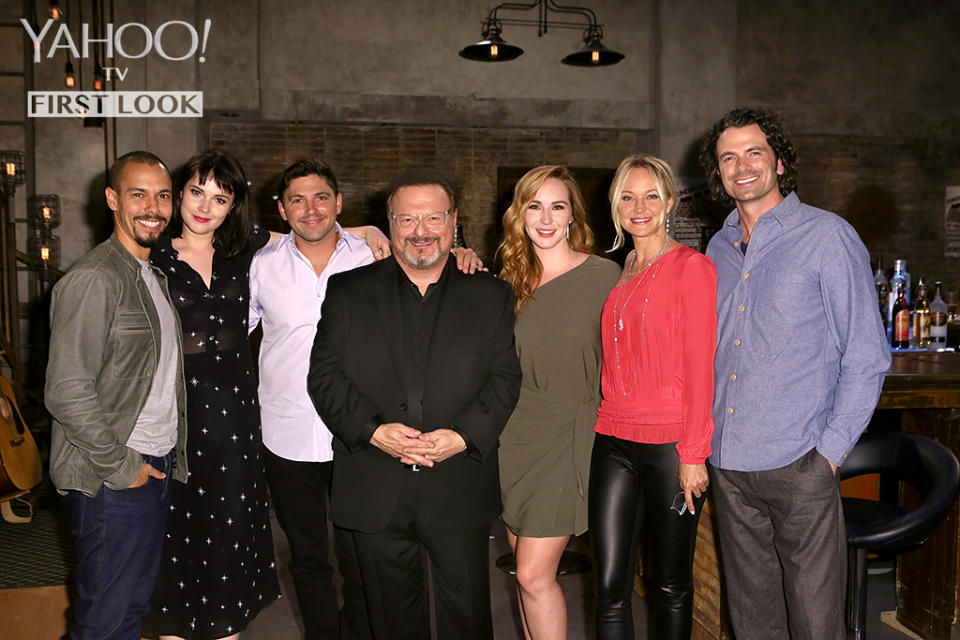 Wayne Knight with the cast of <em>The Young and the Restless.</em> (Photo: CBS)