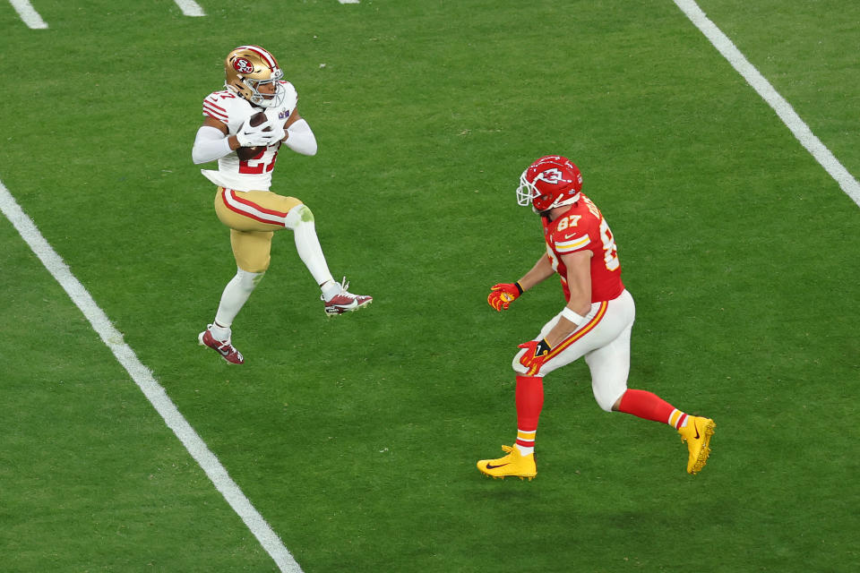 Los San Francisco 49ers desperdiciaron la intercepción de Ji'Ayir Brown a Patrick Mahomes y no anotaron pntos en el tercer cuarto del Super Bowl LVIII. (Foto: Michael Reaves/Getty Images)