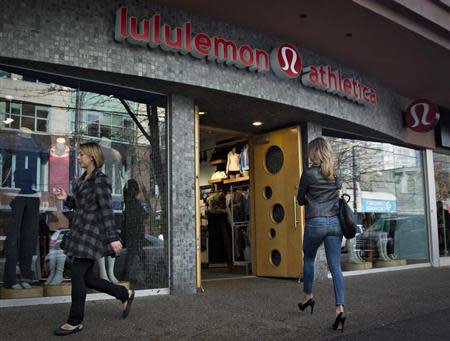 A customer enters the Lululemon store in downtown Vancouver, British Columbia November 8, 2013. REUTERS/Andy Clark