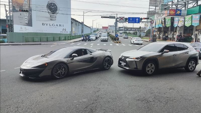 凌志（Lexus）休旅車與超跑麥拉倫（McLaren）發生擦撞。（圖／翻攝畫面）