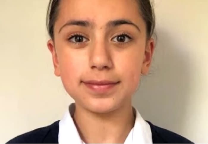 11歲伊朗裔少女夏利法在英國接受門薩智商測驗，測得162高分，比德國天才物理學家愛因斯坦智商更高。   圖：翻攝Farasoo TV