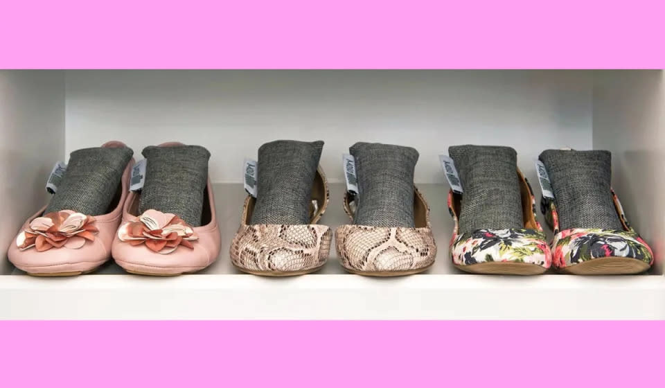 ¿Quién iba a imaginarse que unos zapatos tan lindos podían oler tan mal? Por suerte, el calzado apestoso no es un problema para estas bolsas que eliminan los olores. (Foto: Amazon)