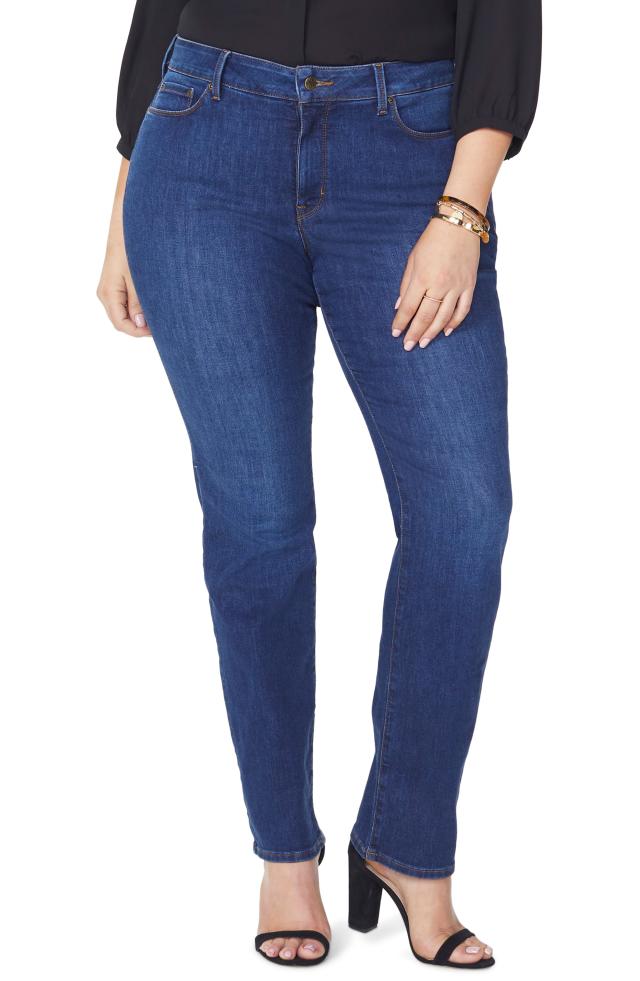 These Comfy Plus-Size Jeans Will Accentuate Your Curves