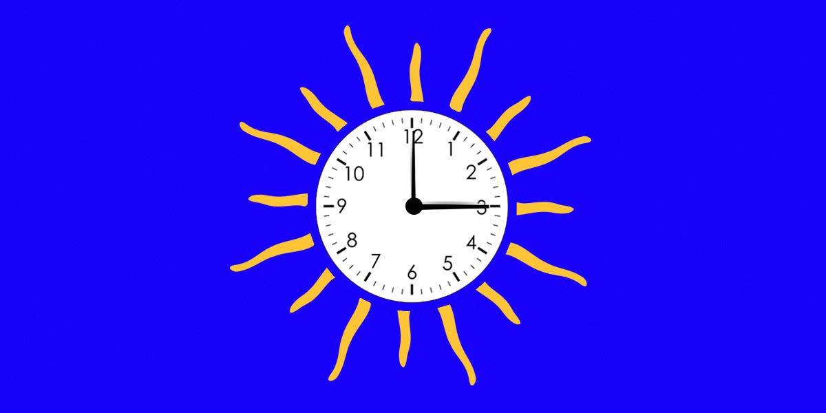 An hour hand on a clock moves from 2 to 3 as rays of sun appear