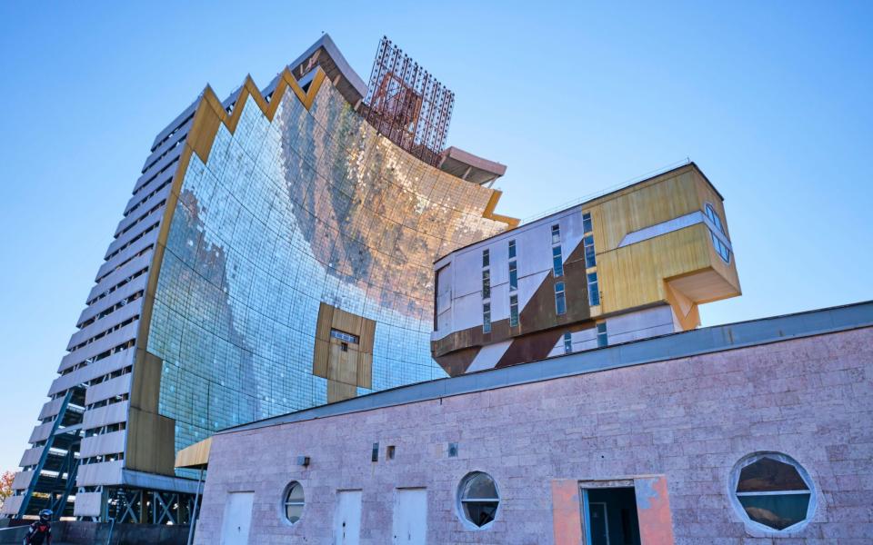 More than 10,000 small mirrors cover the curved surface of the Physics of the Sun Institute