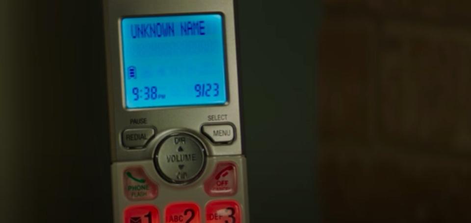 A phone with an unknown person calling in "Scream" (2022)