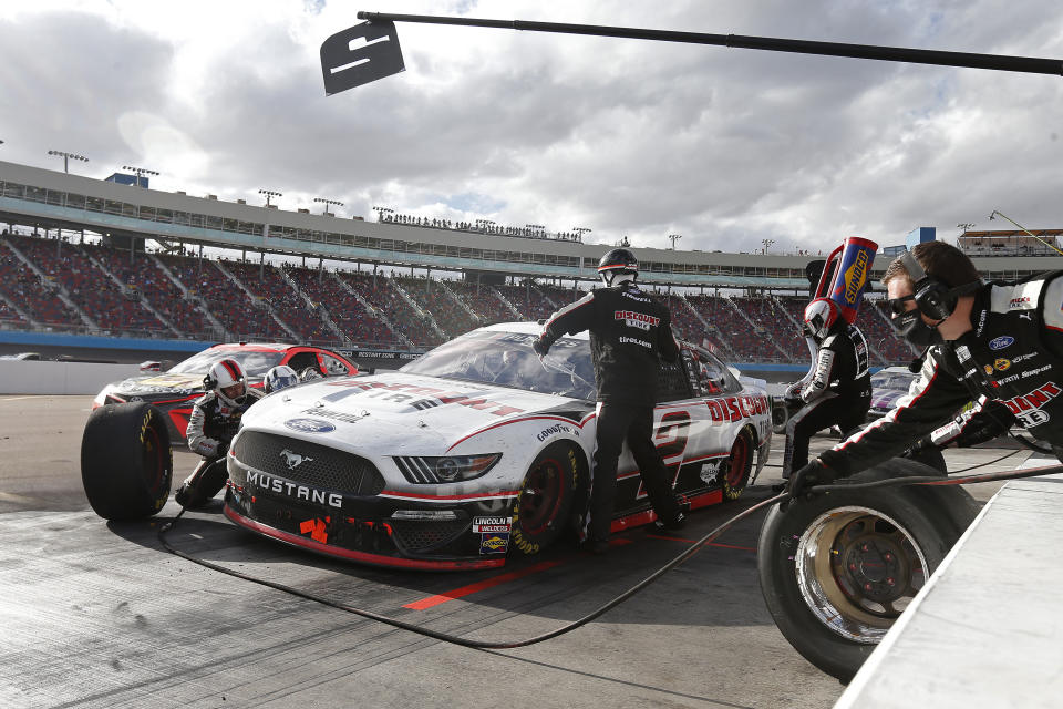 Brad Keselowski (2) makes a pit stop for tires and fuel on lap 196 during a NASCAR Cup Series auto race at Phoenix Raceway, Sunday, Nov. 8, 2020, in Avondale, Ariz. (AP Photo/Ralph Freso)