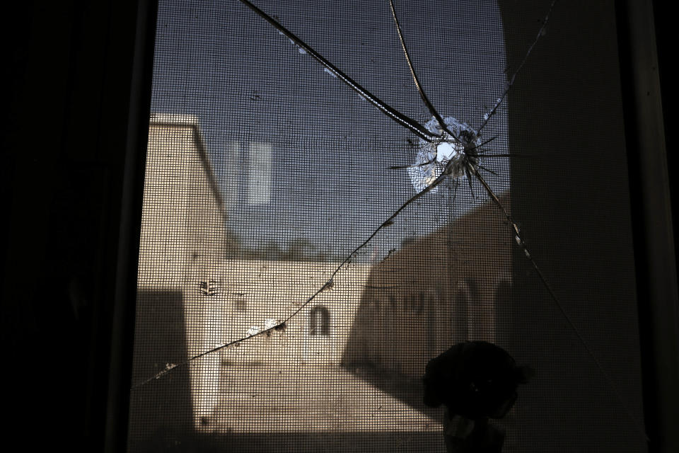 <p>In this Feb. 11, 2018 photo, damages due to the war at the Ibn Kholdoon Hospital, in Lahj, Yemen. (Photo: Nariman El-Mofty/AP) </p>