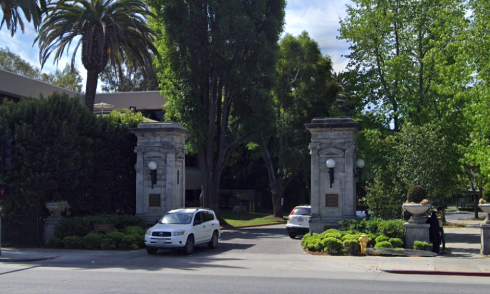 Fremont Place Gates