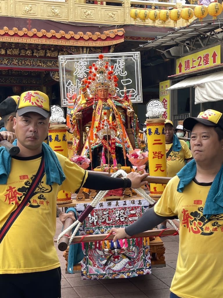 雄赳赳、氣昂昂的二路元帥先鋒官，開光完，展開遶境之旅。