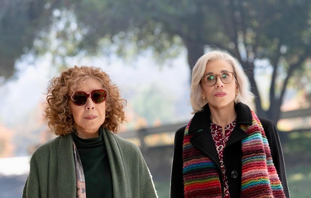 MOVING ON, from left: Lily Tomlin, Jane Fonda, 2022. ph: Aaron Epstein / © Roadside Attractions / Courtesy Everett Collection