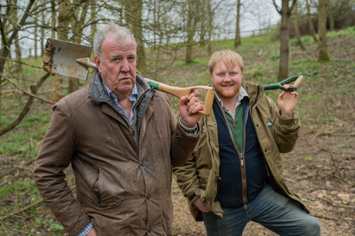 Jeremy Clarkson and Kaleb Cooper holding spades