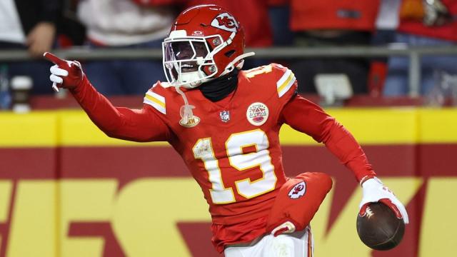 Mahomes stands behind Chiefs WR Toney after costly penalty