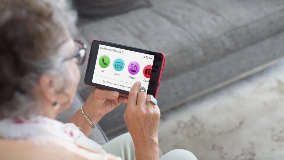 You don&#39;t need a Wi-Fi connection to use the GrandPad, a tablet with large icons and print and allows seniors access to email, calls, photos and music.