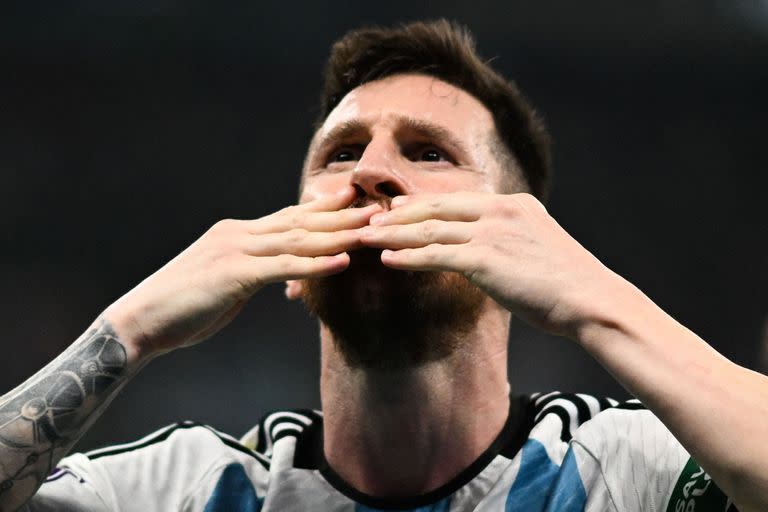 Lionel Messi será titular en el enfrentamiento entre la selección argentina y Polonia por un lugar en octavos de final