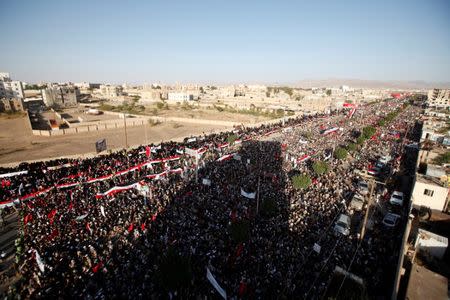 Houthi followers demonstrate to commemorate Ashura in Sanaa, Yemen October 12, 2016. REUTERS/Khaled Abdullah