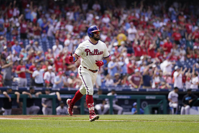 Kyle Schwarber, Phillies let game slip away to Braves