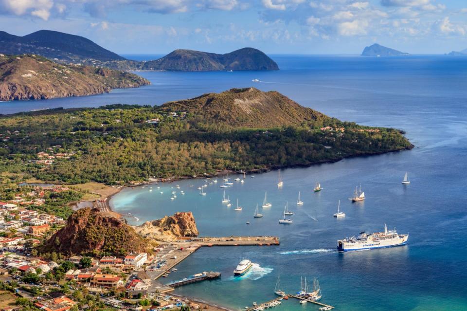 Vulcano harbour (Alamy Stock Photo)