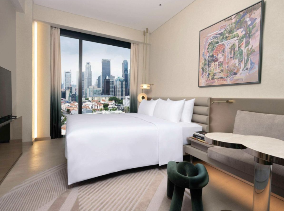 A hotel room at Mondrian Singapore Duxton. (PHOTO: Booking.com)