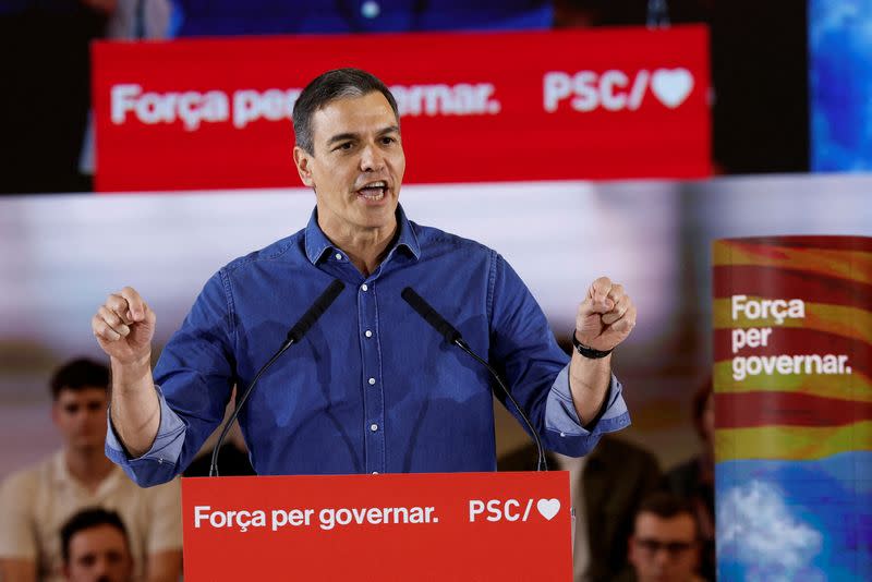 FILE PHOTO: Spain's PM Sanchez and Catalan candidate Illa attend a campaign event in Barcelona