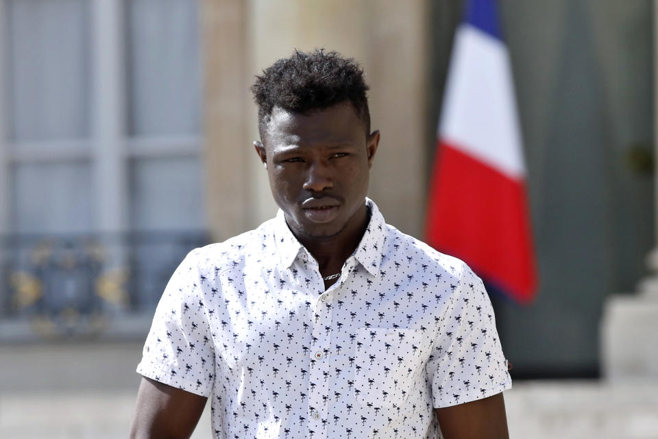 Mamoudou Gassama wurde bekannt als “Spiderman von Paris” (Bild: AFP)