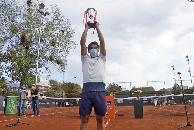 El tenista Sebastián Báez, campeón en el Challenger de Santiago de Chile.