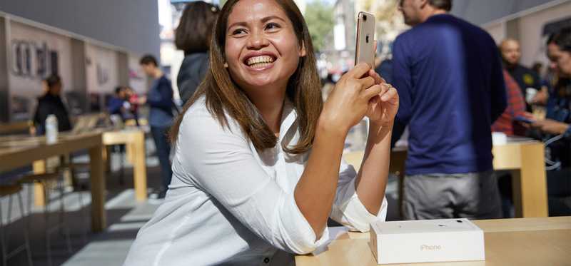 Girl with an Apple iphone 8.