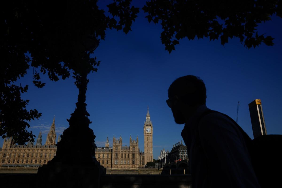 UK Bonds Slide to Cap Chaotic Week After Truss U-Turn on Tax Cut