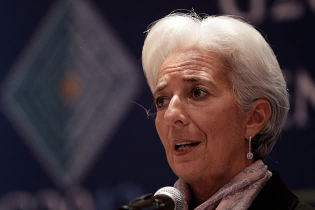 <b>Christine Lagarde</b><br><br>Seit 2011 ist Christine Lagarde, Frankreichs ehemalige Wirtschafts- und Finanzministerin (2007 - 2011), die erste Frau an der Spitze des Internationalen Währungsfonds (IWF) und hat ein recht turblentes Jahr hinter sich. Das Gezerre um Milliardenkredite für Griechenland brachte Lagarde nicht immer Sympathien ein. Erst im Mai sorgte die 56-Jährige für Empörung, als sie die Griechen in einem Interview mit dem Guardian aufforderte, sich selbst zu helfen und endlich Steuern zu zahlen. Besonders pikant an der Sache: Ihr Gehalt (ca. 470.000 Dollar, ca. 360.000 Euro) wird nicht besteuert. (Bild: dpa )