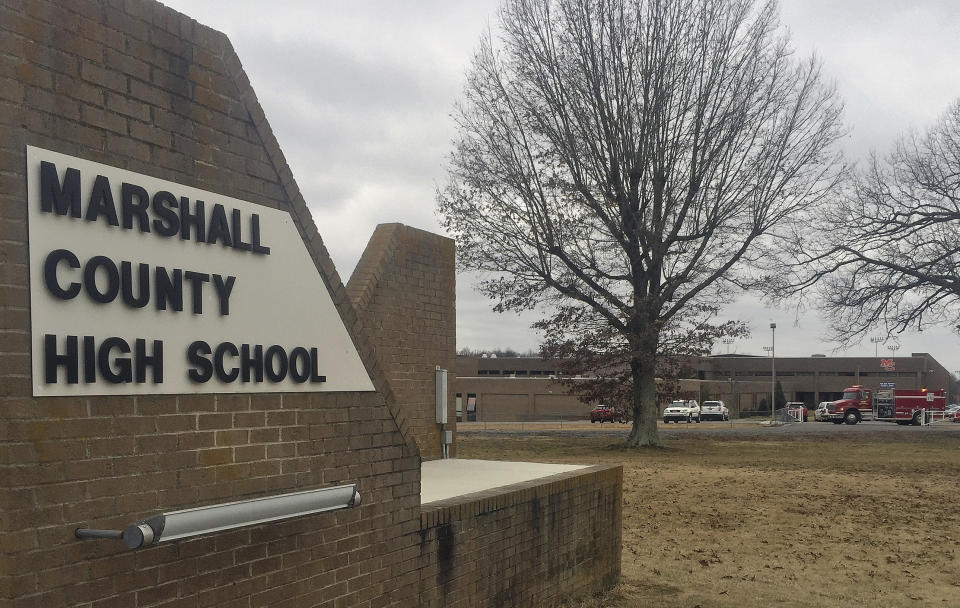 <p>Authorities investigate the scene of fatal school shooting on Jan 23, 2018, in Benton, Ky. Kentucky State Police said the suspect was apprehended by a Marshall County deputy. (Photo: Stephen Lance Dennee) </p>