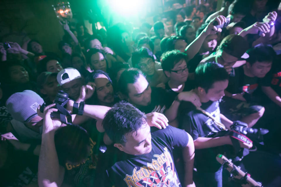 The crowd pushes its way to the front of the stage. Photo by Niña Sandejas.