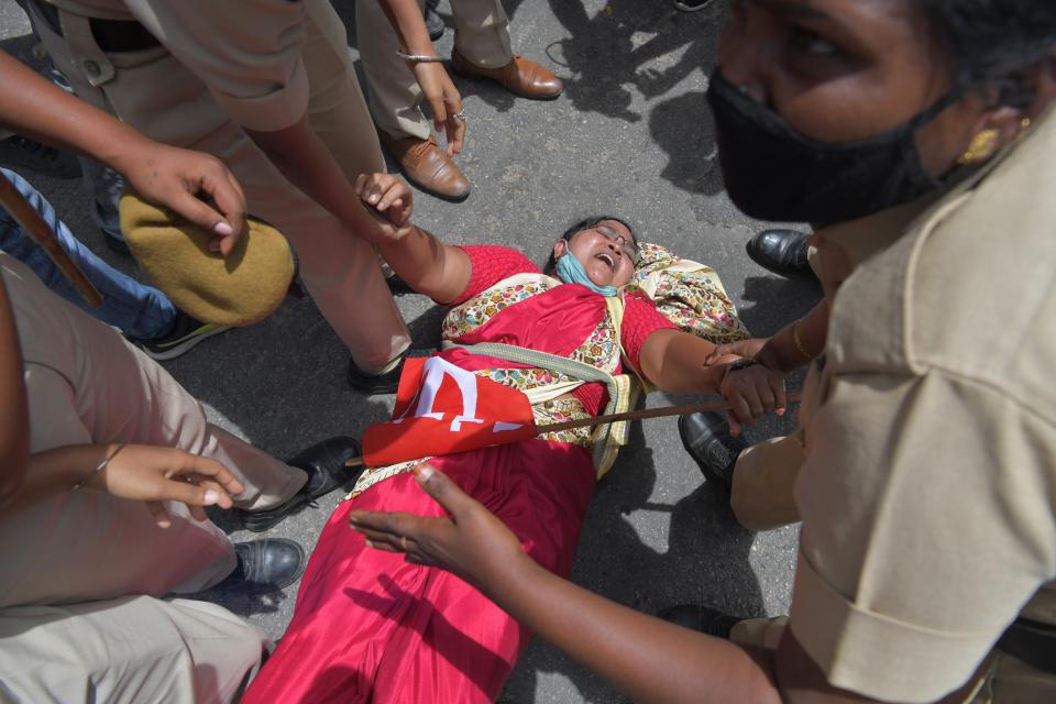 Police personnel detain an activist from a farmers rights organisation during a protest following the recent passing of agriculture bills in the Lok Sabha (lower house), in Bangalore on September 25, 2020. - Angry farmers took to the streets and blocked roads and railways across India on September 25, intensifying protests over major new farming legislation they say will benefit only big corporates. (Photo by Manjunath Kiran / AFP) (Photo by MANJUNATH KIRAN/AFP via Getty Images)