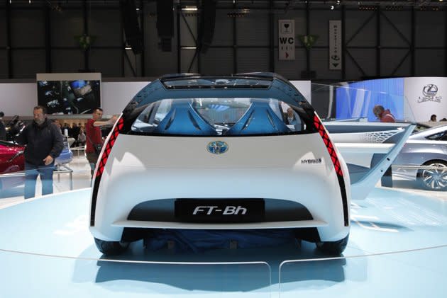 Those figures are from a vehicle that is close in size to today’s Yaris, at 3,985mm long, 1,695mm wide and 1,400mm tall, with a 2,570mm wheelbase. The emissions are about half the level of those produced by a 1.0-litre Yaris.