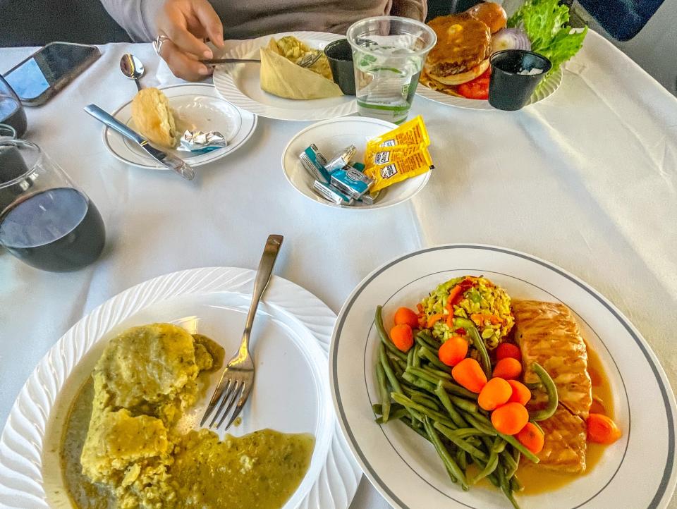 Amtrak dining car food and table