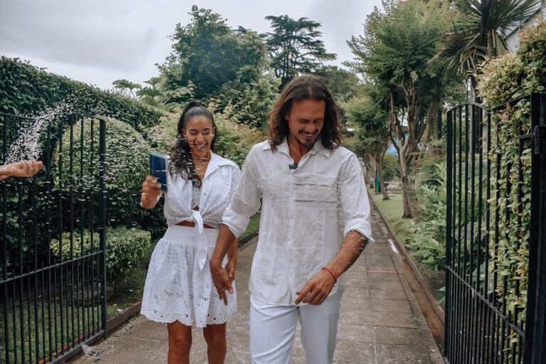 En fotos: de blanco y muy enamorados, Christian Sancho y Celeste Muriega se convirtieron en marido y mujer