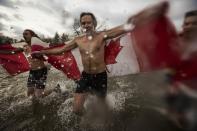 Participants take part in Courage Polar Bear Dip at Coronation Park in Oakville, January 1, 2015. This year's edition of the Courage Polar Bear Dip, in which hundreds of participants ran into Lake Ontario in subfreezing temperatures, will raise money for the "Rwanda: Right to Clean Water" project. REUTERS/Mark Blinch (CANADA - Tags: SOCIETY)